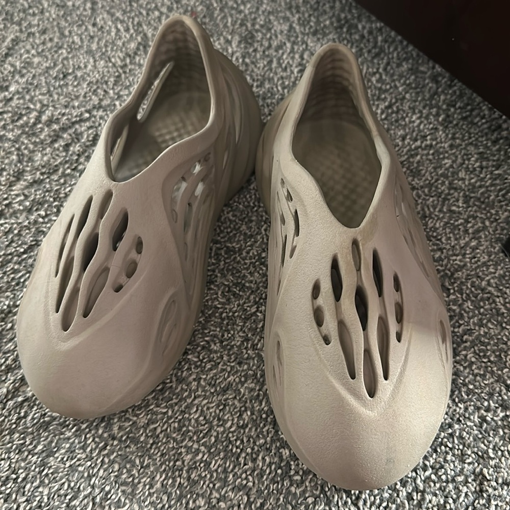 Taupe Yeezy foam runner. Kept in good condition. Perfect everyday shoe. Size 13K